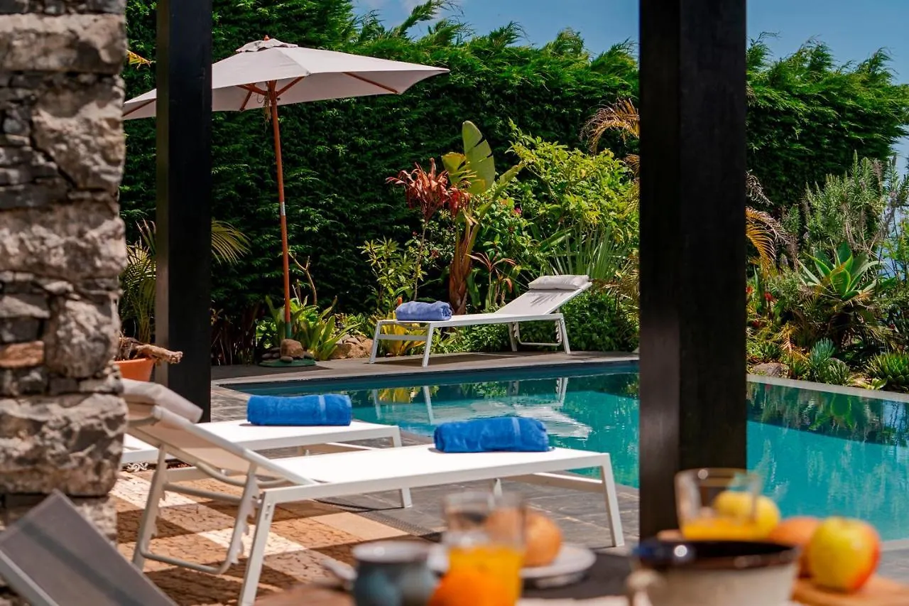 Villa Ourmadeira - Garden Paradise, Stunning Calheta